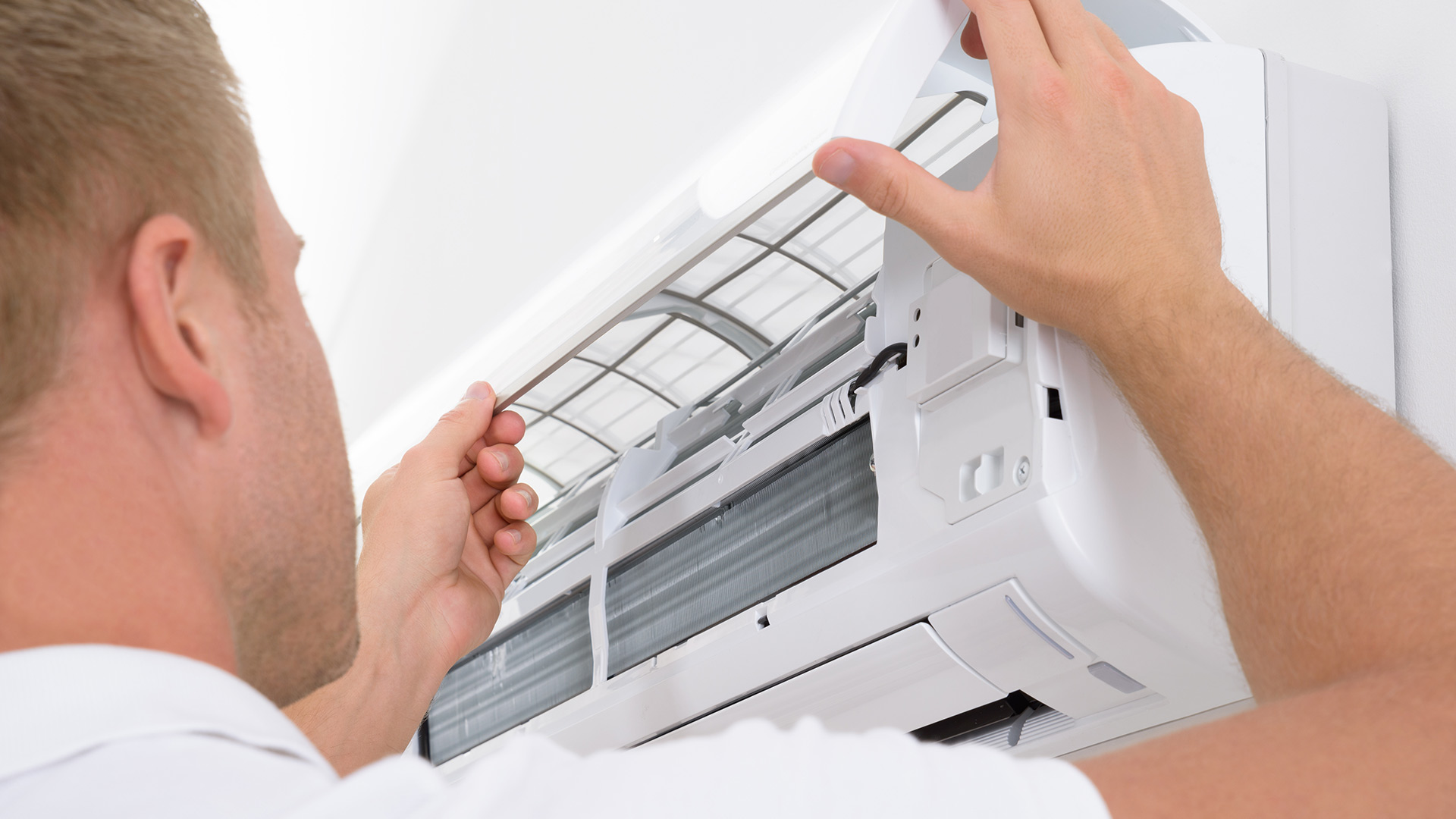 man installing residential ac unit oakland park fl